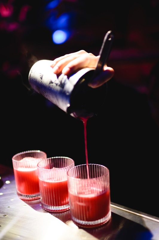 Cocktail servido en evento Green Bar